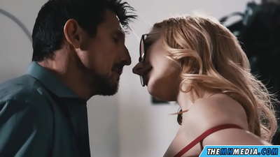 סקס רומנטי עם בלונדינית זונה